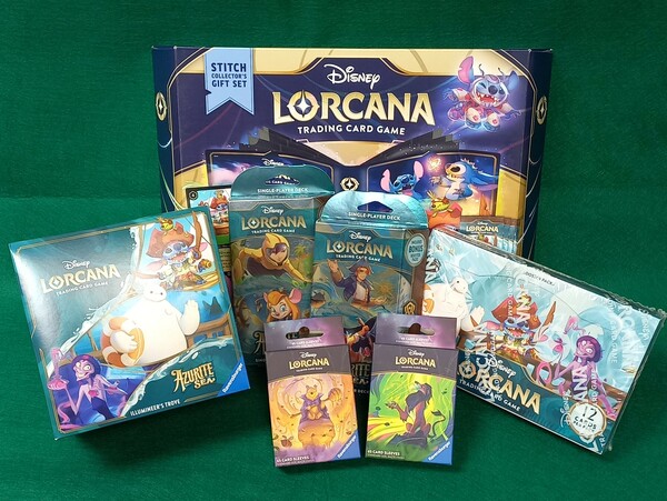 Lorcana Disney lorcana (EN) Mega combo pack - Azurite Sea - 2 starter deck, 2 sleeve packs, 1 Gift Set, 1 Illumineer's trove, 6 Boosters *