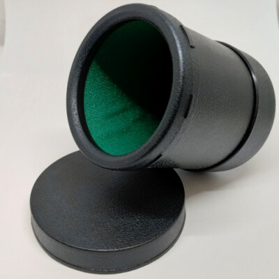Gobelet à dés en plastique avec couvercle dévissable KD13432