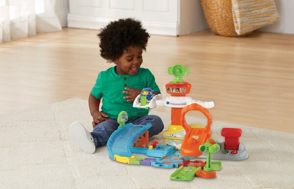 VTech VTech Tut Tut Bolides Mon aéroport 1,2,3 décollage avec Paul le pilote de haut vol (fr) 3417765126062