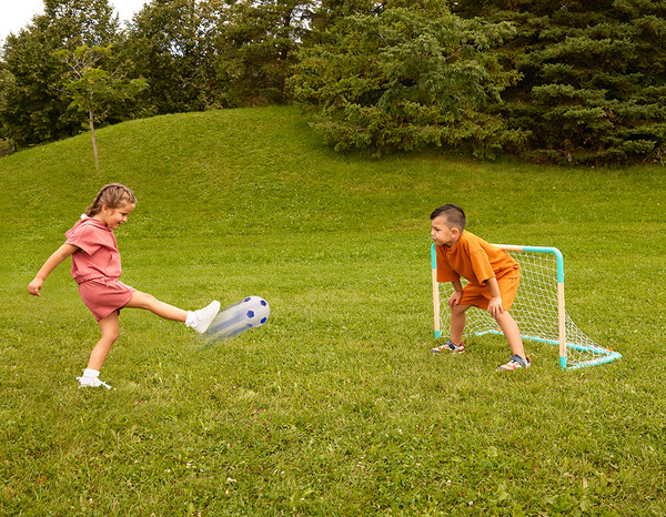 B. Brand B. Active - but de soccer botte et compte! 062243487161