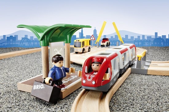 BRIO Train en bois BRIO Circuit correspondance Train / Bus BRIO 33209 7312350332094
