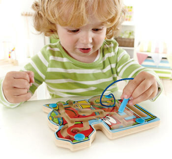 Hape Labyrinthe à billes train choo choo tracks en bois avec baguette aimantée 6943478003897