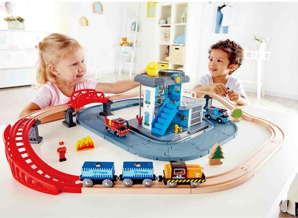 Hape Train de bois - Emergency services hq 6943478025424