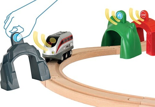 BRIO Train en bois BRIO Smart Tech - Circuit de voyageurs et locomotive intelligente BRIO 33873 7312350338737