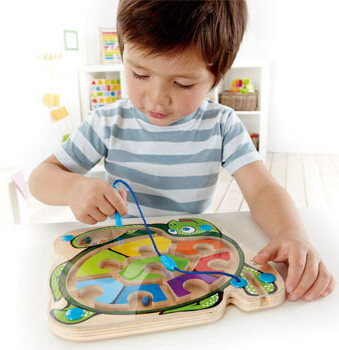 Hape Labyrinthe à billes tortue à carapace colorée en bois avec baguette aimantée 6943478003934