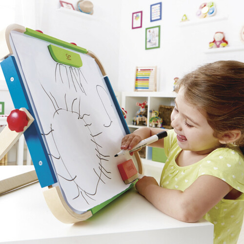 Hape Chevalet de table en bois (tableau noir, tableau blanc magnétique à effacement sec et formes aimantées) 6943478010031